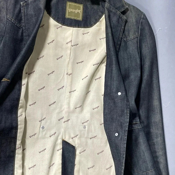 Wrangler RARE denim blazer jean jacket. Super cute details. Women’s Small - Picture 16 of 16